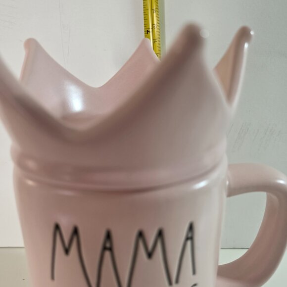 Rae Dunn "MAMA KNOWS BEST" pink mug with crown lid 16 oz capacity - Picture 2 of 4